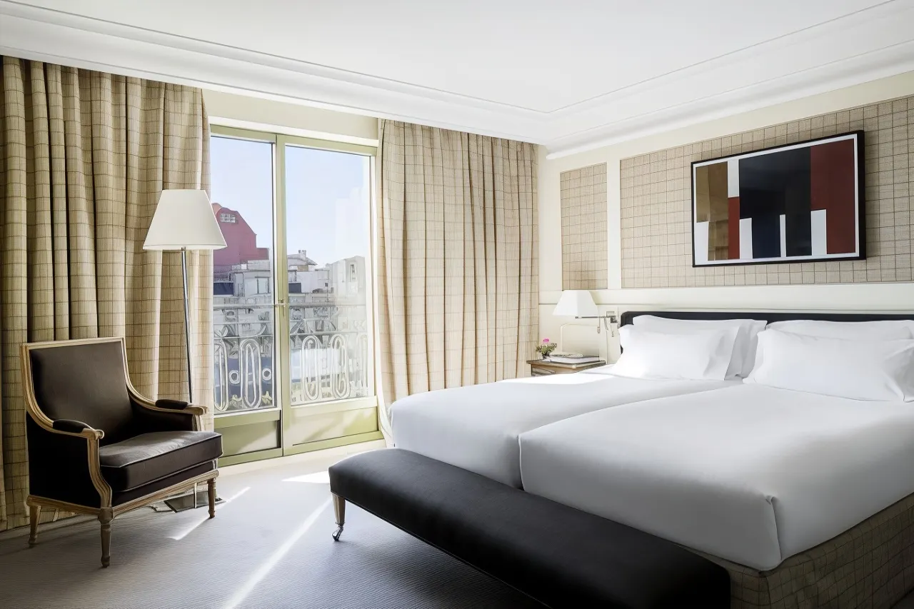 Paseo de Gracia Deluxe Room Non smoking — Trip.com listing photograph