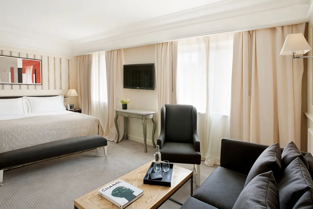 Premium Double Room with City View — Trip.com listing photograph