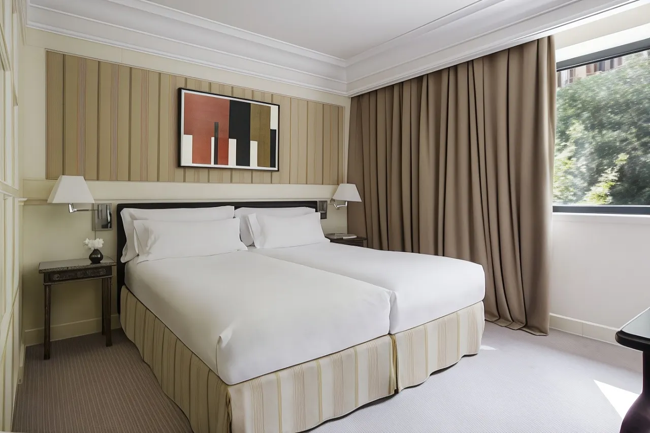 Deluxe City View Room Non smoking — Trip.com listing photograph